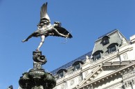 Patung Cupid di London