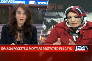 Lucy  Aharish dari i24news bersama jurnalis Arab Maysoon Al-Qasmi