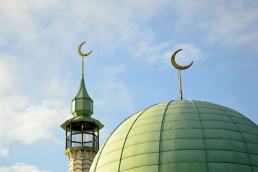 Lambang Bulan Sabit di atap Mesjid